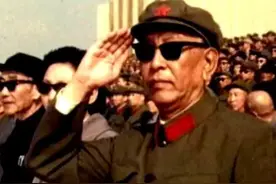 瑞典将军看耿飚穿得太土，问他带过多少兵，耿飚：也就三四十万人图片