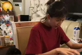 走进李诞在上海的家，别人家地面都是铺地毯，他家却全屋都铺竹席图片