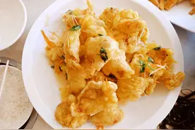 东北饭店这菜量，200元六个人吃不了，朋友：再来四个人也够吃图片