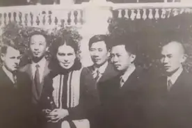首任空军司令员刘亚楼：让共和国战鹰飞向蓝天图片