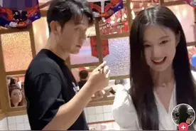 李晨逛陈赫火锅店！和多名美女热舞亲密互动，还大秀肌肉异常活跃图片