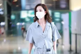 工装风套装，介乎于柔美与刚毅之间的优雅！解锁郑希怡姐姐的酷飒图片