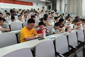 暑假孩子没处去？来西南大学体验科学魔术秀图片