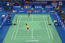 羽毛球所有步法中，启动小跳步是第一步图片