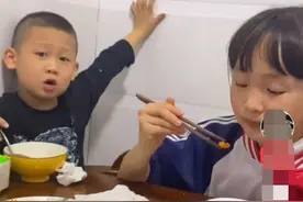 “妈妈，我数学考了97分，你开心不？”妈妈：你语文还不及格呢图片
