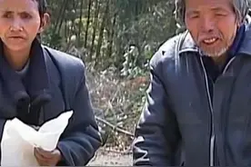 女子爱吃土，吃了十年，每日要吃三斤多，家里都被她吃成了危房图片