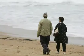 老了才知道，这辈子最亲的只有一个人图片
