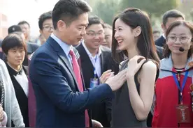 刘强东说的脸盲还真有，江苏台就分不清阿里和泰森，科普脸盲症图片