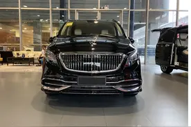 奔驰威霆秒变“迈巴赫豪车”，座椅一键躺平，成明星同款保姆车图片