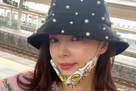 张雨绮晒自拍备战《浪姐》总决赛，打扮粉嫩自信称少女心永在图片