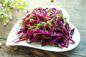 凉拌菜分享：紫甘蓝拌黄瓜、豆皮卷、秋葵点芥辣的简单做法图片