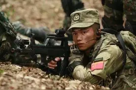 庄小龙：《战狼》中唯一的真特种兵，身高1米5的他吴京都敬3分图片
