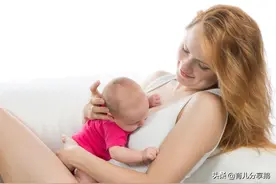 这位妈妈请自重—如何在公共场合里安全合理哺乳？图片