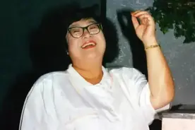 痴情的沈殿霞：为留住郑少秋不惜高龄产女，最终仍被抛弃含恨而终图片
