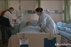 消瘦男子挺巨大“啤酒肚”，西安医生从他腹中取出15斤......警惕图片