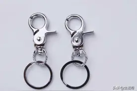 【阿速有妙招】把钥匙穿进钥匙扣，每次都用指甲抠太费劲，有啥好办法？图片