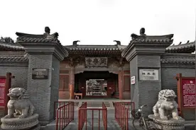 和珅墓：生前富可敌国，死后无处安葬，墓地成谜图片