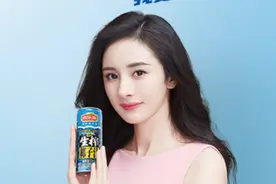杨幂代言欢乐家椰汁，代言费1700万略高于赵薇1500万图片