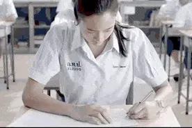 状况百出的高考，笑着笑着就哭了图片