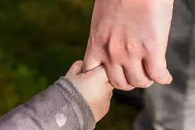如何养好一个孩子？李玫瑾：3岁立恩，6岁立威，12岁立价值图片