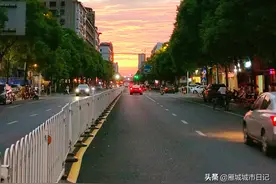 衡阳街头随拍：我独自迎着晚霞图片