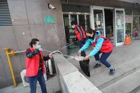 大扫除并非小事！既除垃圾也除陋习图片