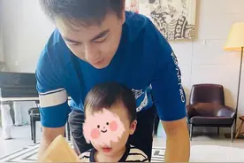 奚梦瑶承认怀二胎，儿子何广燊手捧鲜花送妈妈，正面照曝光颜值高图片