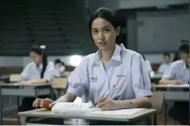 不愧是泰国！校规严格，连校服都比中国的讲究这么多？图片