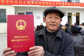 人死地不消！没地农民怎么办，土地“重分”可行吗？图片