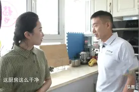 52岁高颜值大叔相亲，被女方频频表白，他坦言：我得问问老妈图片