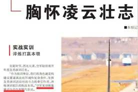 时隔一年再晋升 两夺“金头盔”的许利强履新空军训练基地司令员图片