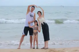 广东三消息：苏伟一家颜值高，吴勇豪去云浮做慈善，朱芳雨做解说图片