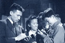 当代花木兰郭俊卿：特级战斗英雄，15岁参军，受到毛主席亲自接见图片