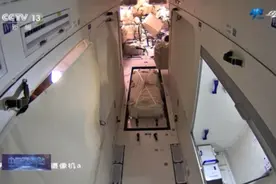 航天员在空间站如何睡觉？独家视频带你参观他们的睡眠区图片