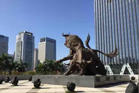 深交所广场的“熊”没了！网友：多放几头“牛”吧图片