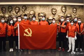 上海上港球员颜骏凌、蔡慧康、吕文君现身中共一大会址变身志愿者图片