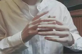 晨起后双手发胀，握不拢，几分钟后就正常了是什么原因？图片
