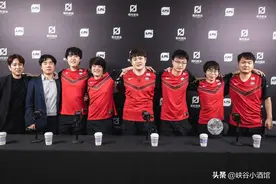 LPL主持亲赴JDG基地，就采访向韩援道歉：对他们中文水平不了解图片
