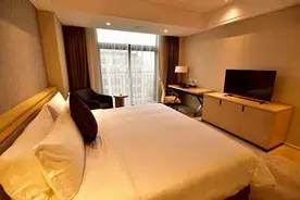 情侣入住酒店后，为什么时常会遇到警察查房？保洁大妈：动静太大图片