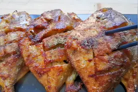 鲳鱼这样做，是我家中秋节必做硬菜，擀面杖一敲，上桌7条不够吃图片