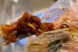 网友点了个（周黑鸭）外卖，吃到了一个不知道是什么东西图片