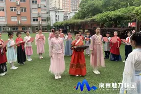 动态丨建邺路小学与江南丝绸文化博物馆联合举办亲蚕礼收获仪式图片