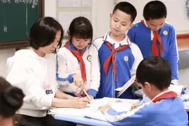 新学期开学后，小、初中将由“6+3”变为“5+4”？教育部给出回应图片