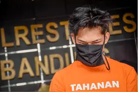 印尼一男子因恶作剧入狱被虐待图片