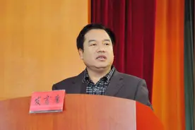 顶杀妻疑云的校长一心借钱搞事业：为扩建校舍高息借贷致学校负债上亿；受贿不足8万元，偷偷借给学校300多万图片