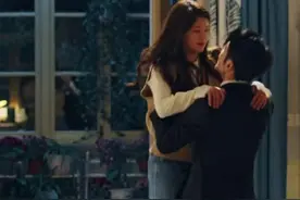 我喜欢你：赵露思和林雨申一连串吻戏，姿势太撩，导演都看不下去图片