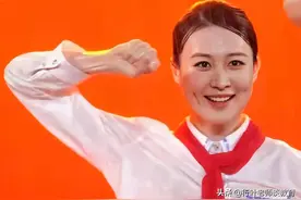 来自北京大学的她，成为全场的焦点，美女教师秦朗惊艳了众网友图片