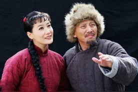 杨白劳欠债不还，犯错在先，黄世仁拿喜儿抵债，到底有没有错？图片