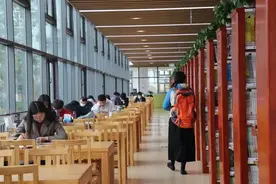 岳阳一市民提出市图书馆存在停车难、噪音大等问题图片