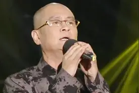 歌手光头李进，一首《你在他乡还好吗》火遍全国，唱哭多少离别人视频封面